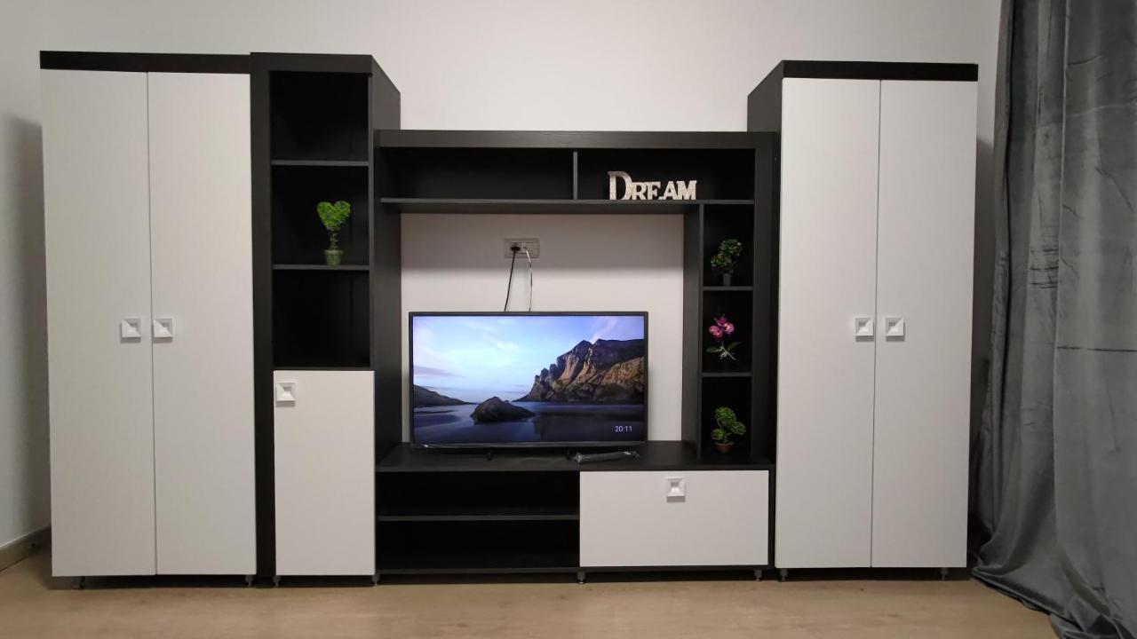 Апартаменты Garsoniera 30Mp Chrysflatty1 - Free Netflix Арад Экстерьер фото